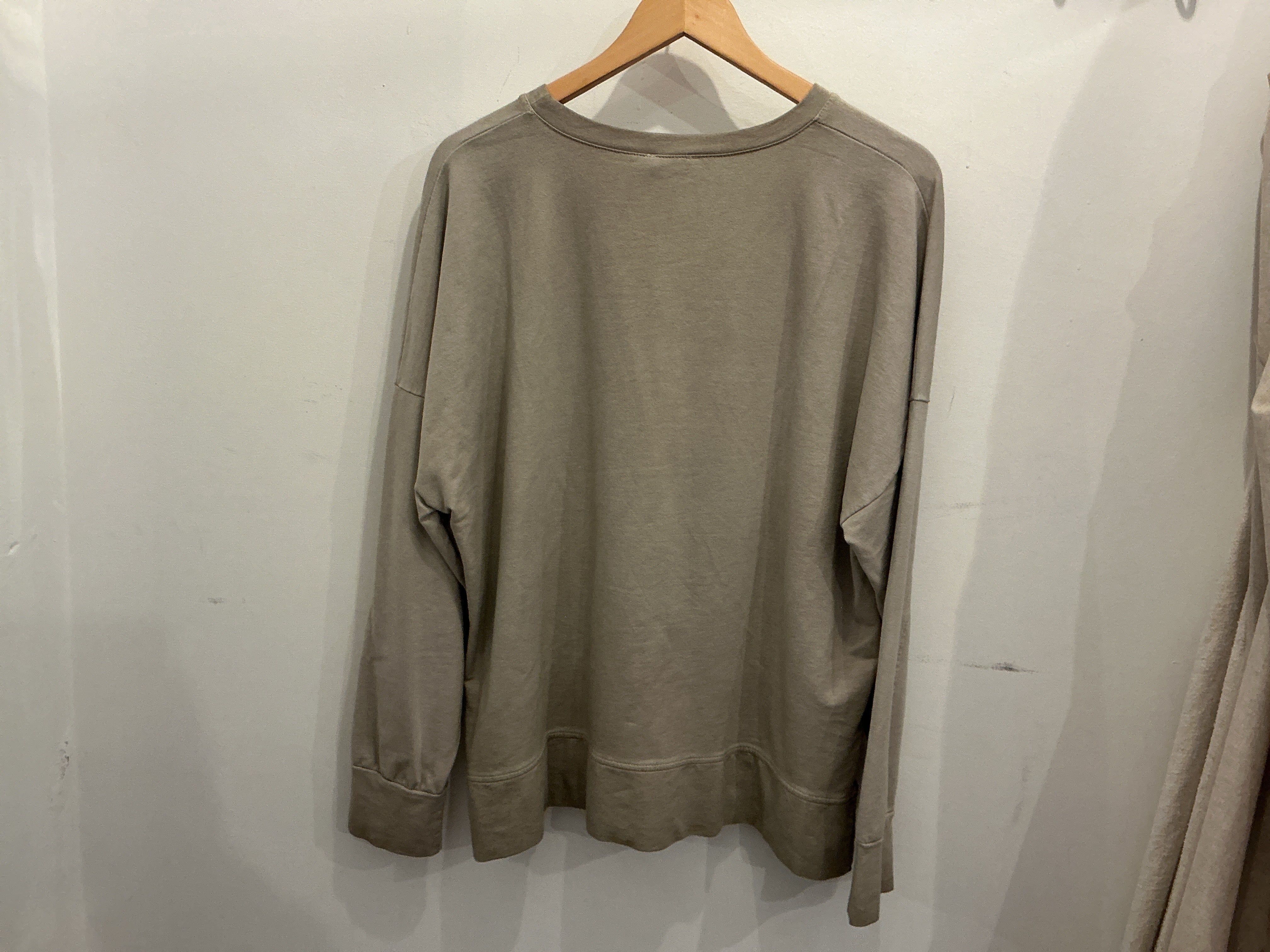 Jensen Distressed Sweatshirt with side splits in Taupe Distressed