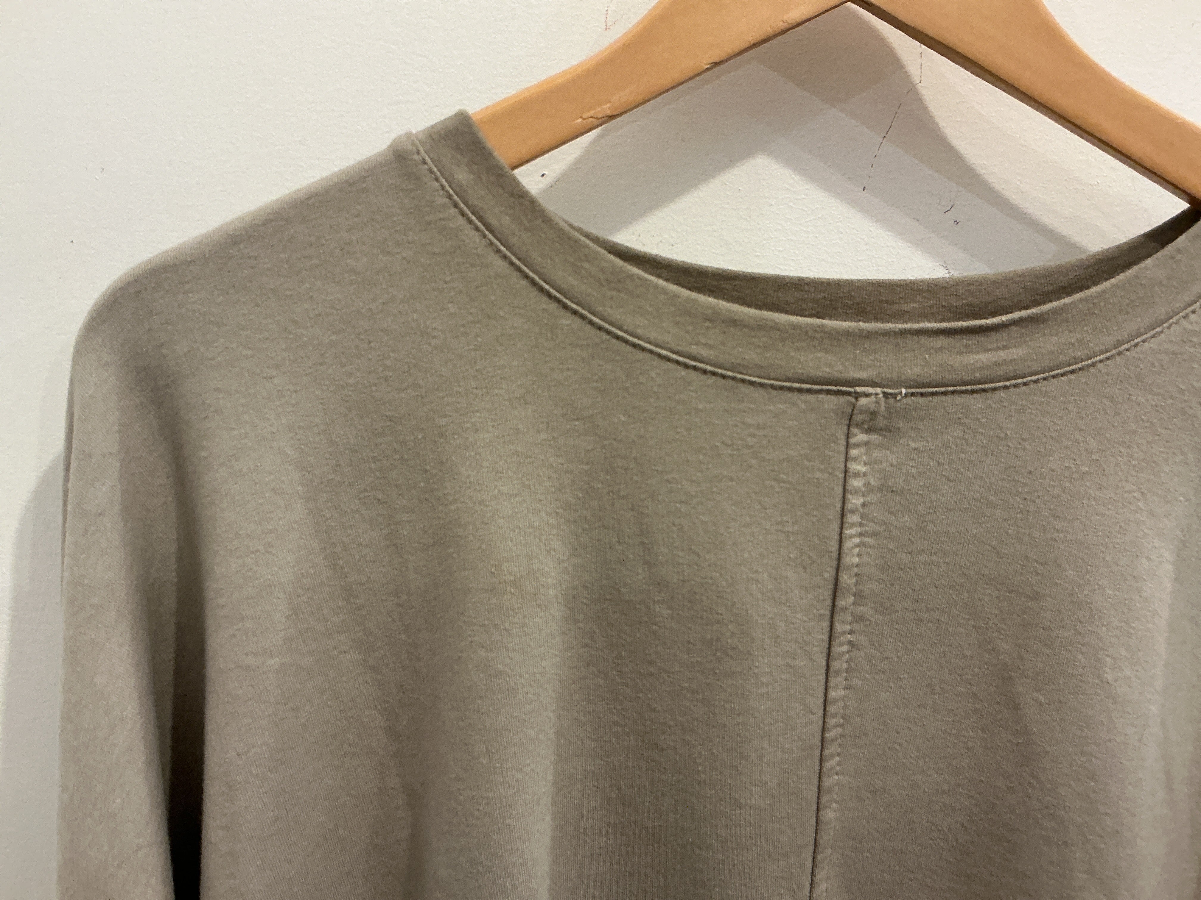 Jensen Distressed Sweatshirt with side splits in Taupe Distressed