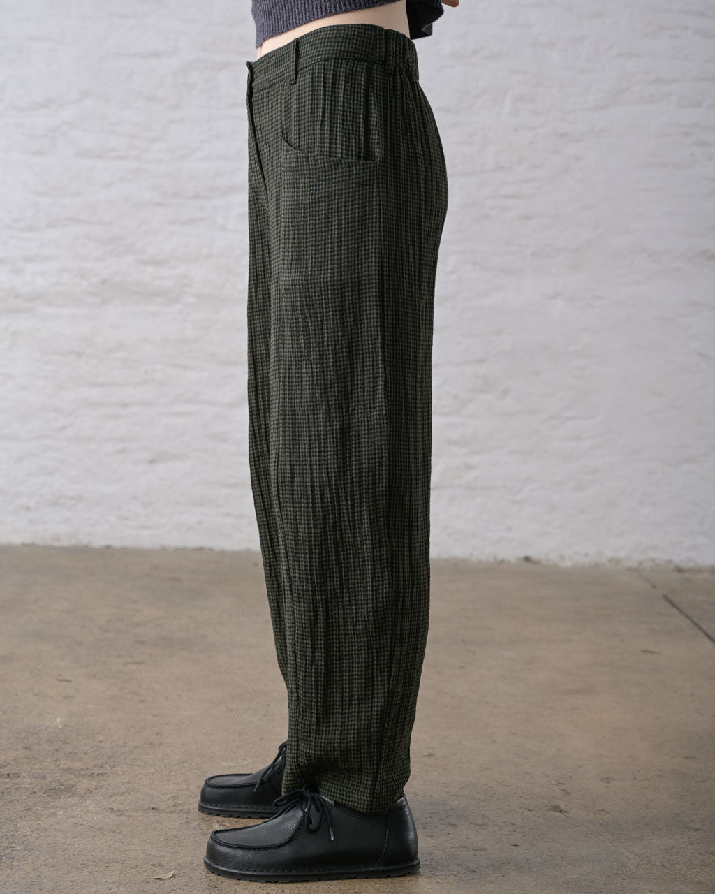 Lorren Barrel leg trousers in Check Green