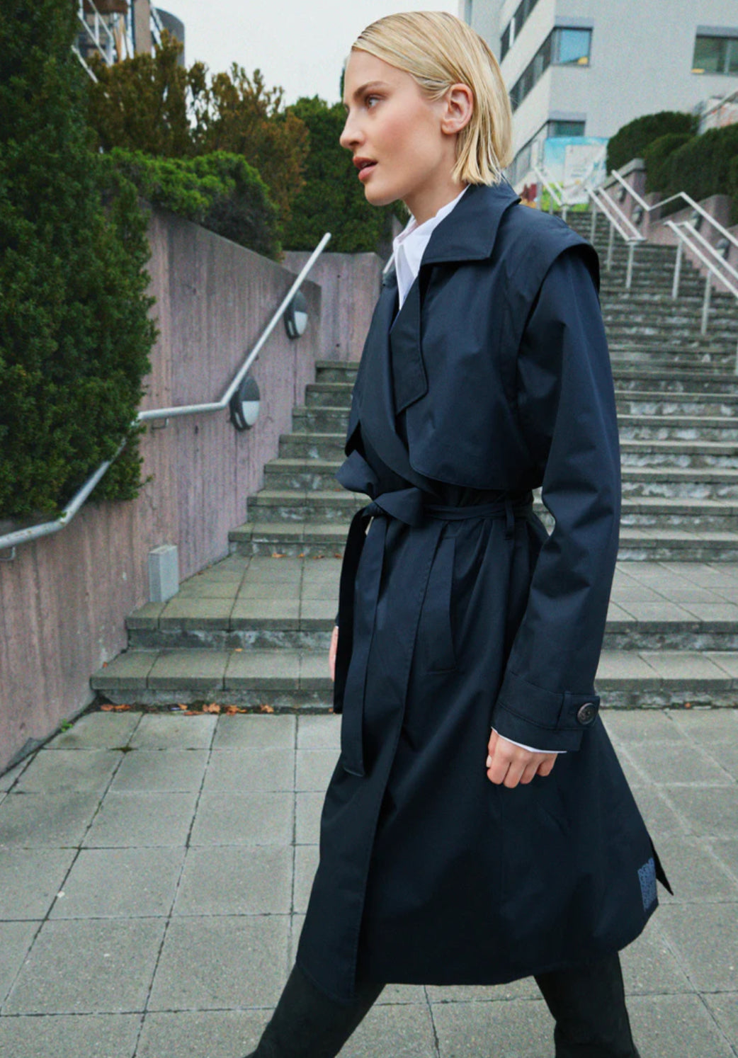 Regndråpe Trench coat in New Black