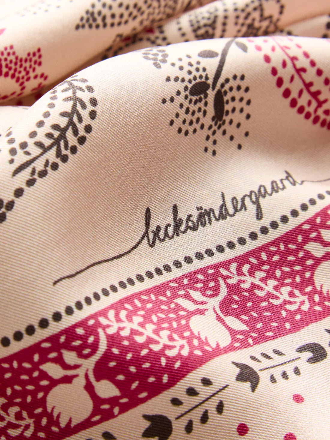 Dotted Flora Sia scarf in Birch White