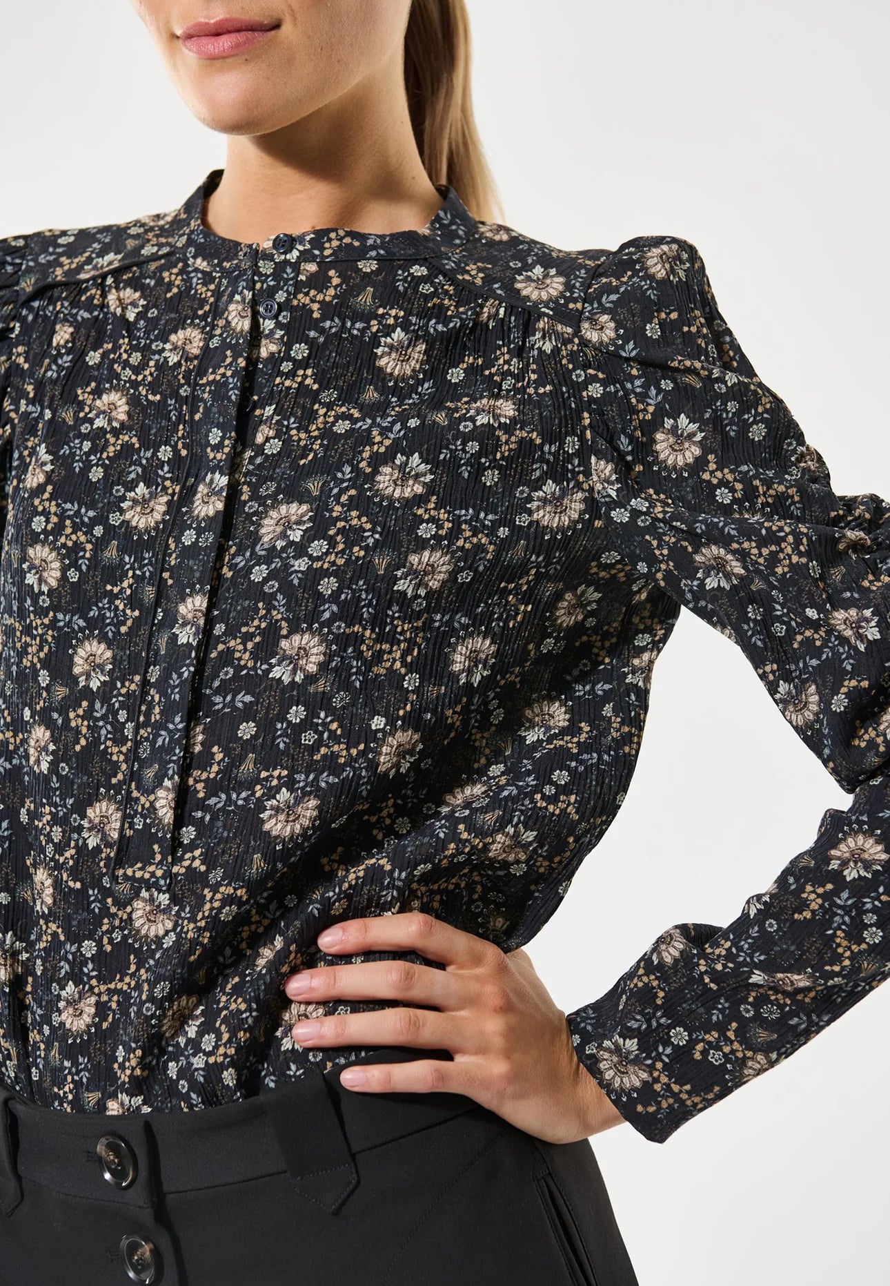 Visti Dea Blouse in Takashi Dark Navy