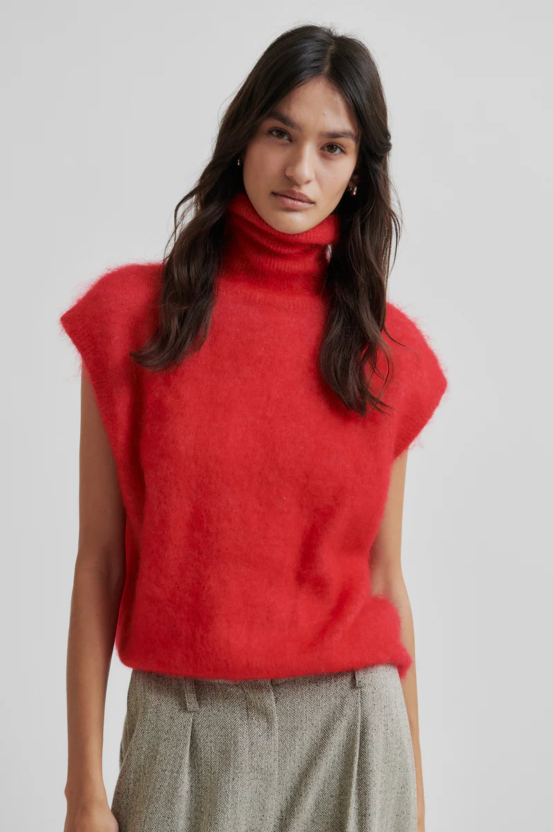 Anneleen Knit Vest in Goji Berry
