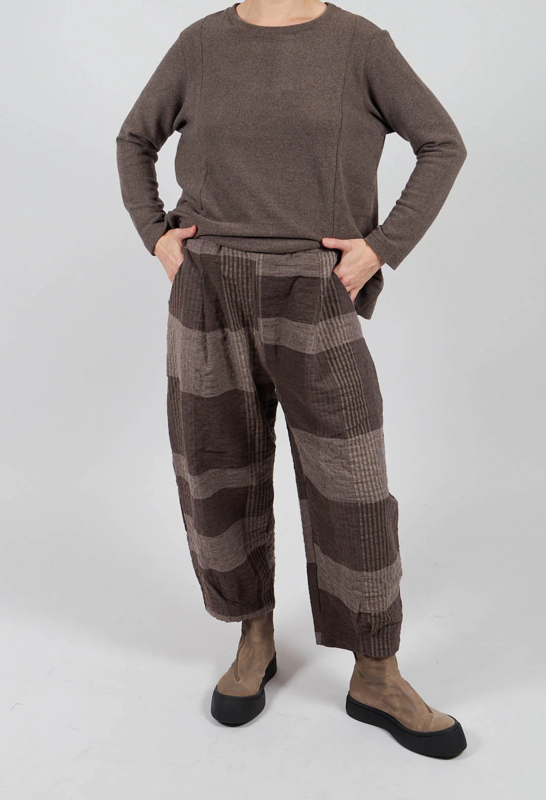 Bianco S 100% Cotton Dart Trousers in Pale/Dark Brown check
