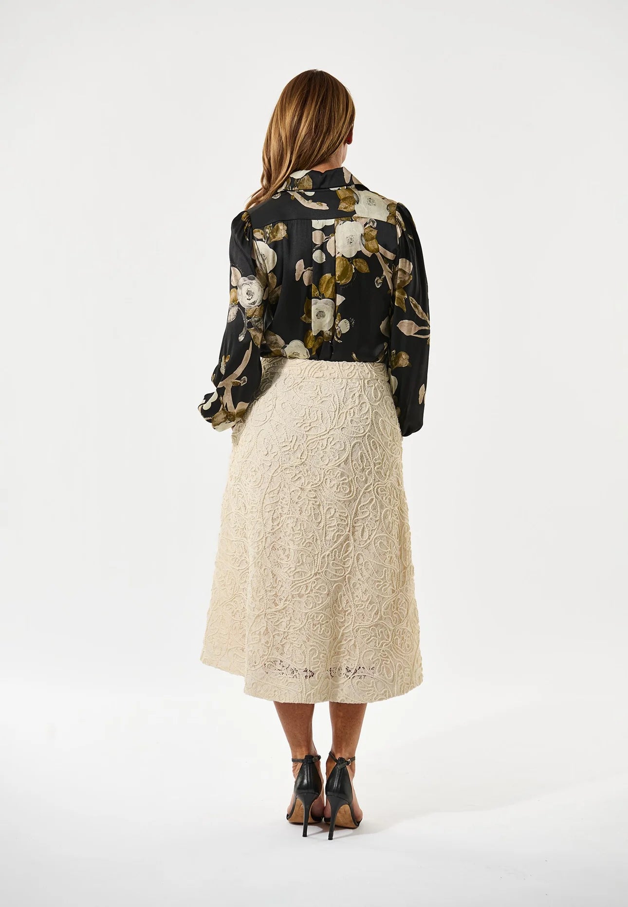 KikkiDEA 100% Silk blouse in Daria