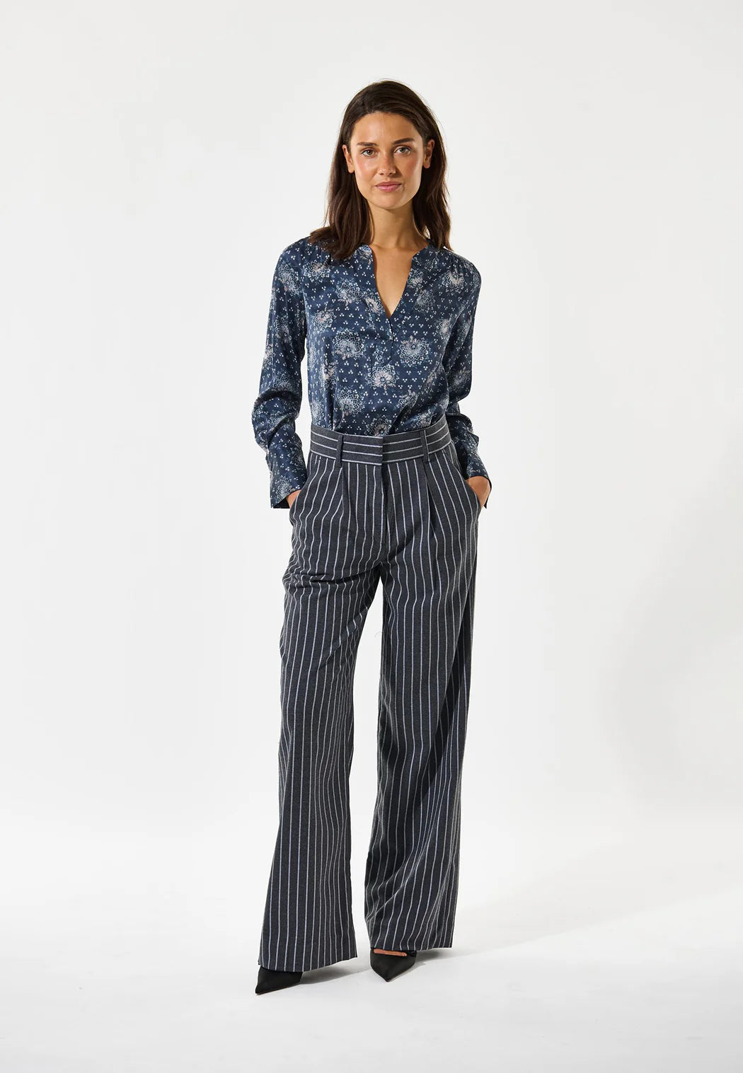 KadiaDEA Trousers in Grey Stripe
