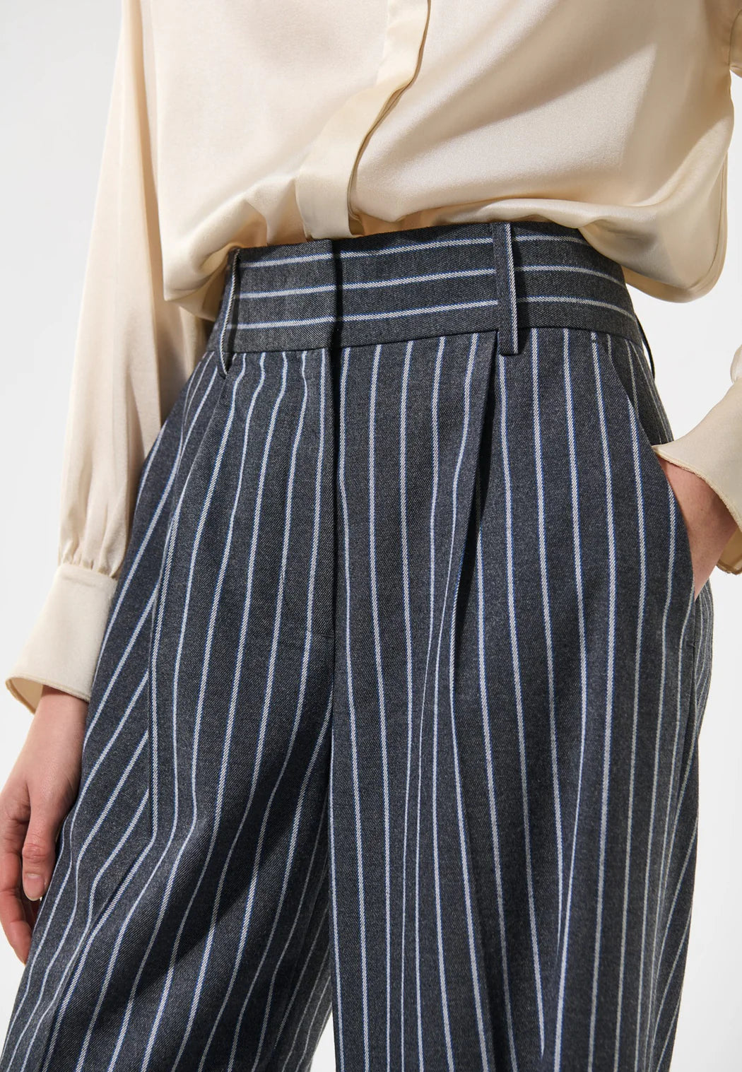 KadiaDEA Trousers in Grey Stripe