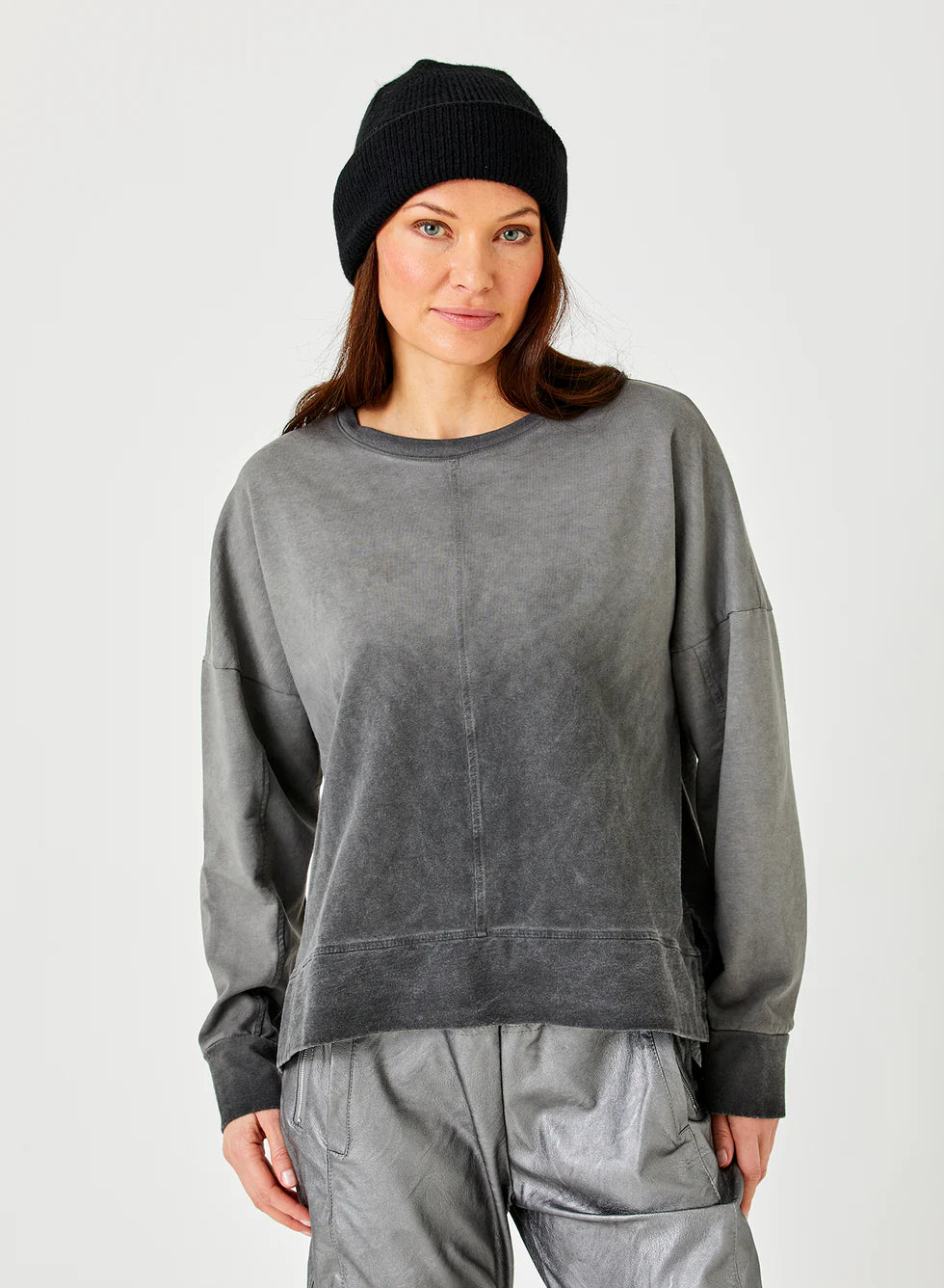 Jensen Distressed Sweatshirt with side splits in Anthracite Distressed