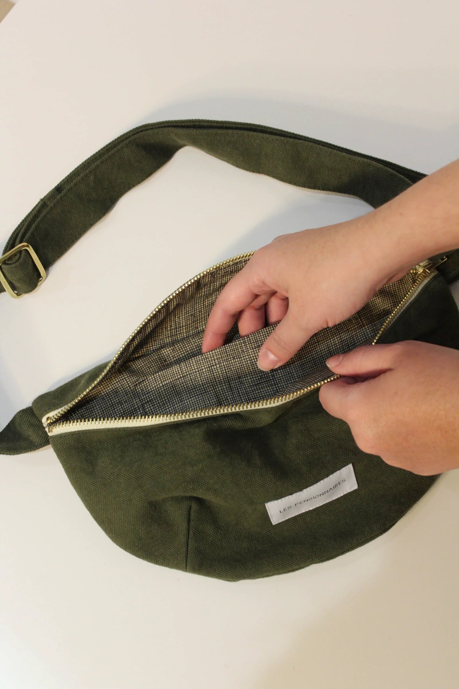 Les Pensionnaires Banana bag Organic Cotton in Caper Green