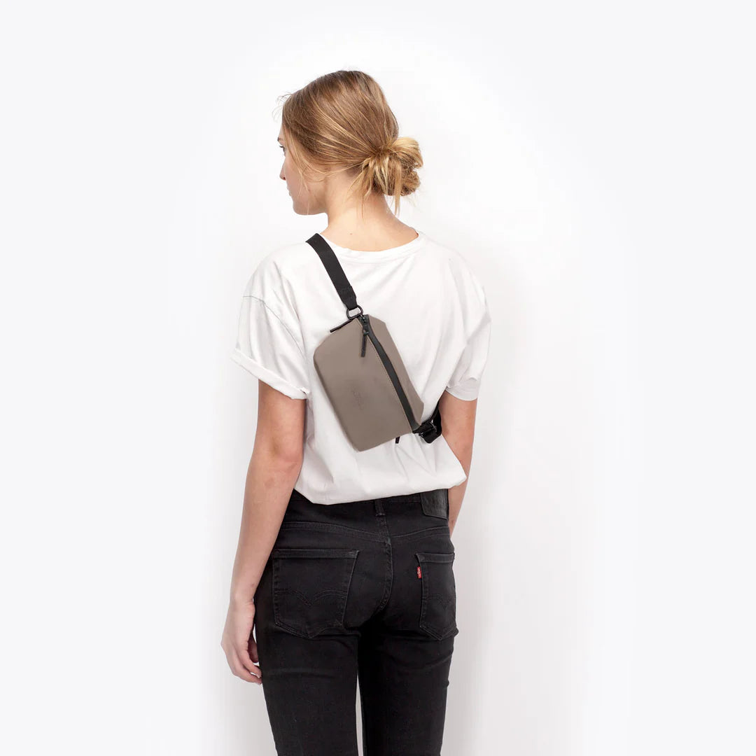 Jona Bag Medium in Dark Sand Lotus Infinity Series
