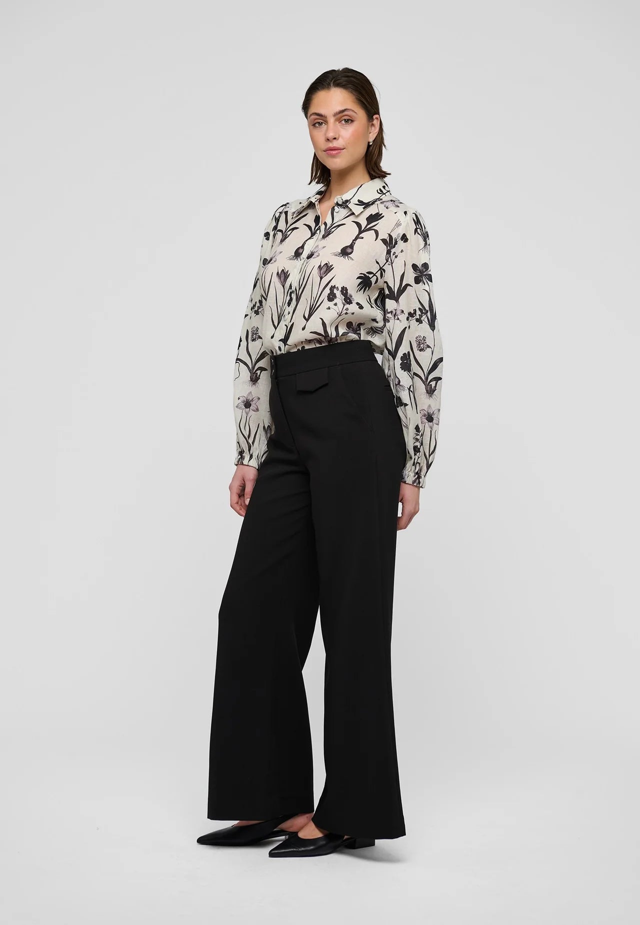 100% Linen Sioma Blouse in Flower Seeds