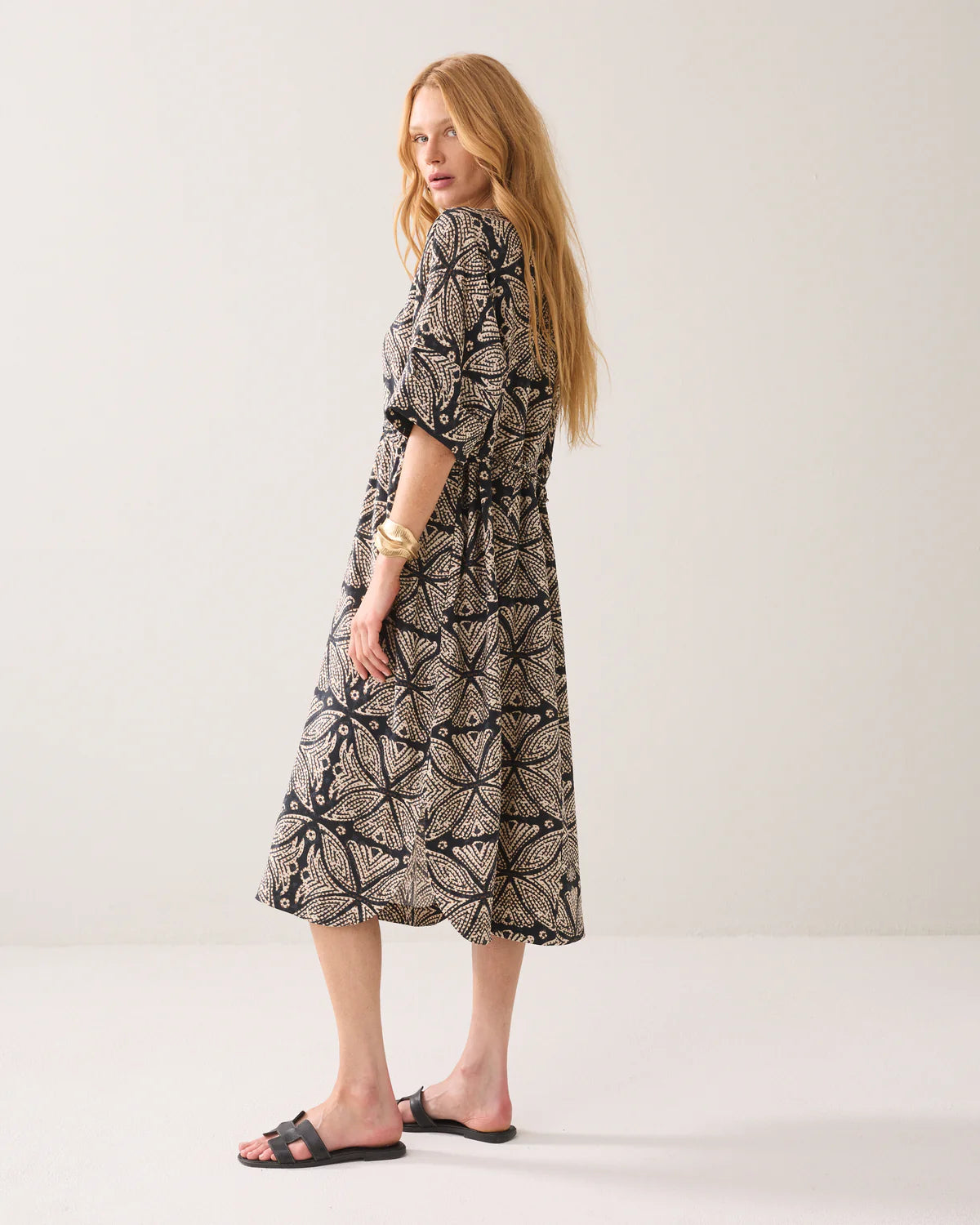 100% Viscose Mid Length Dress with pockets in brown/black print