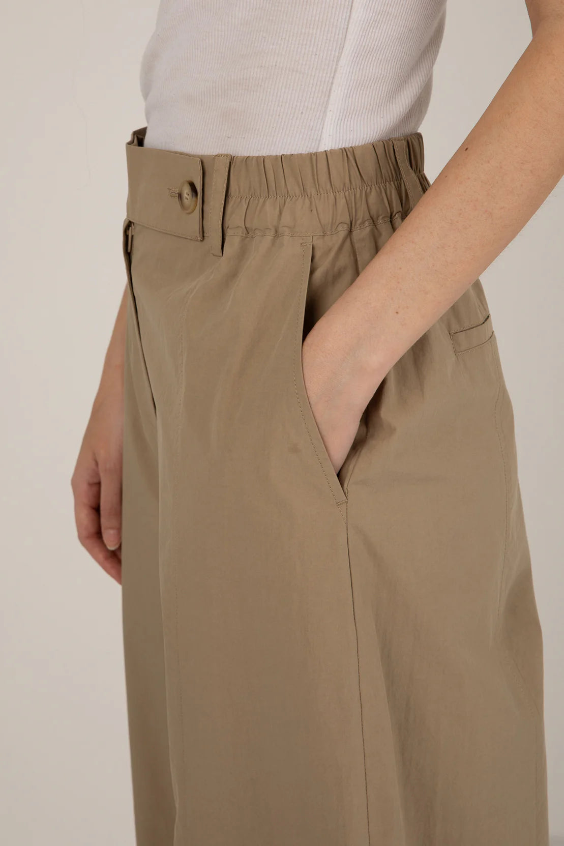 100% Cotton Thea Barrel Leg Trousers in Sand