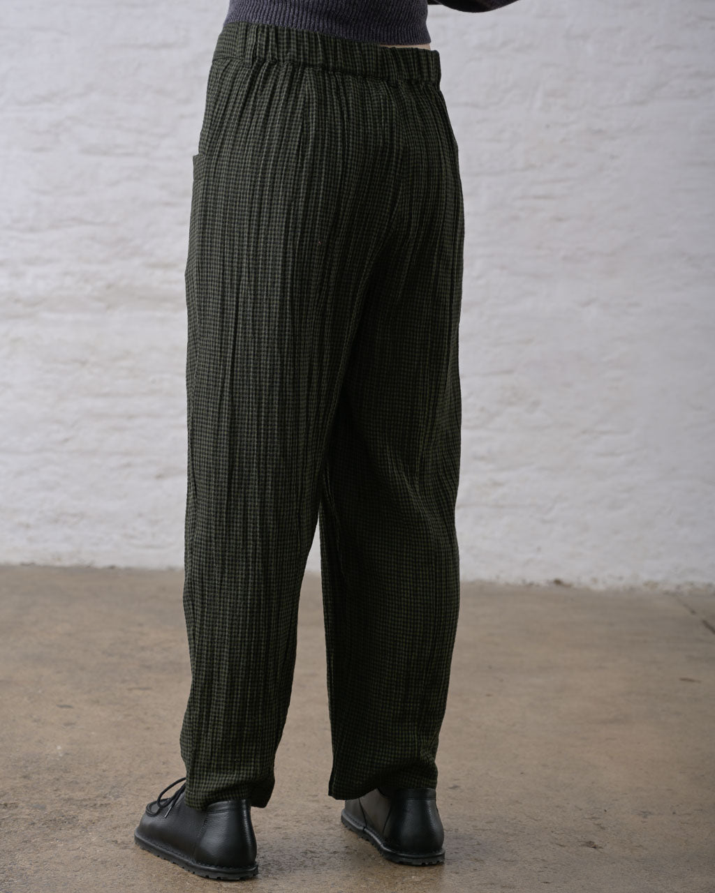 Lorren Barrel leg trousers in Check Green