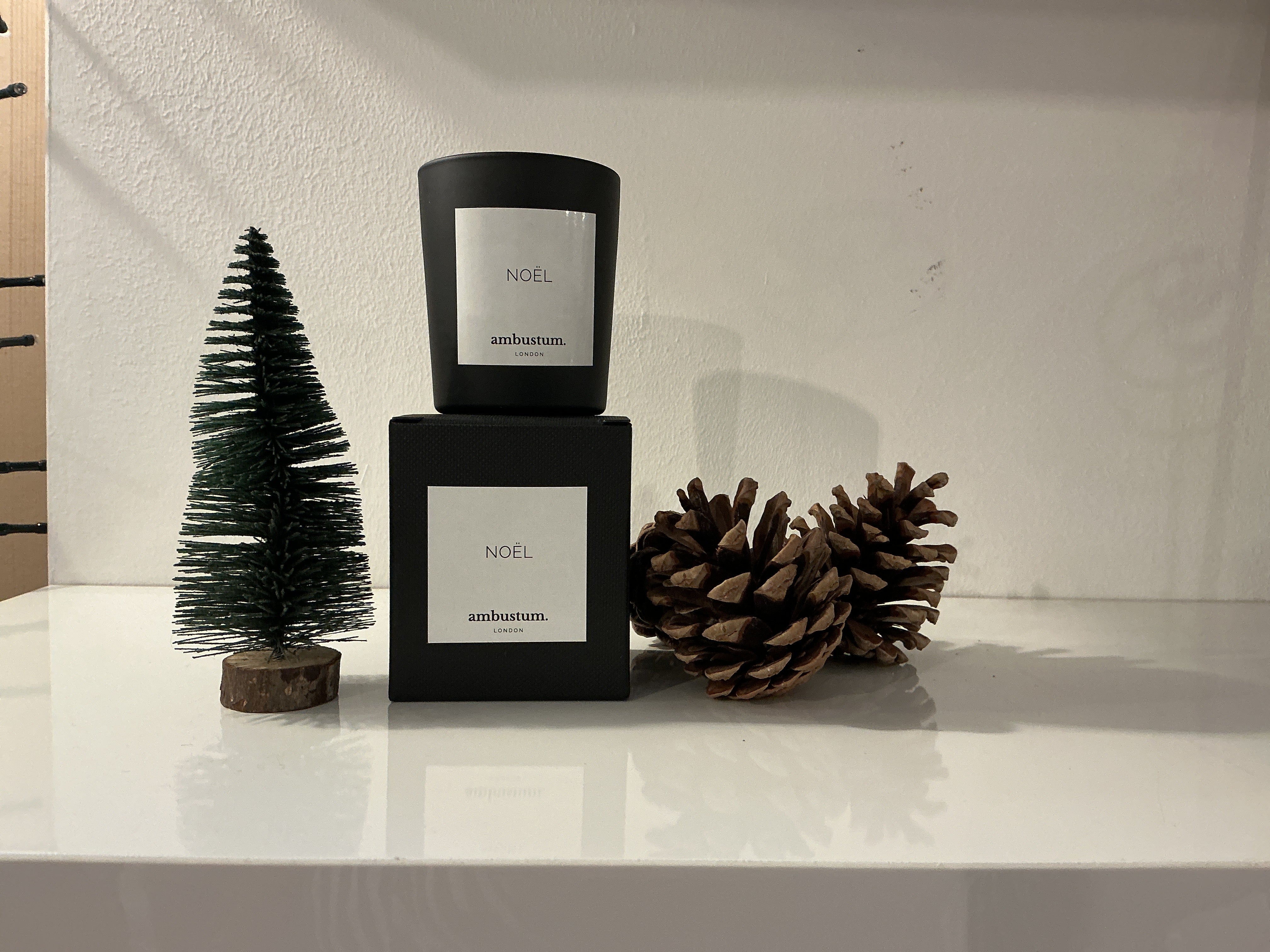 Ambustum Luxury Candle in Noel Scent