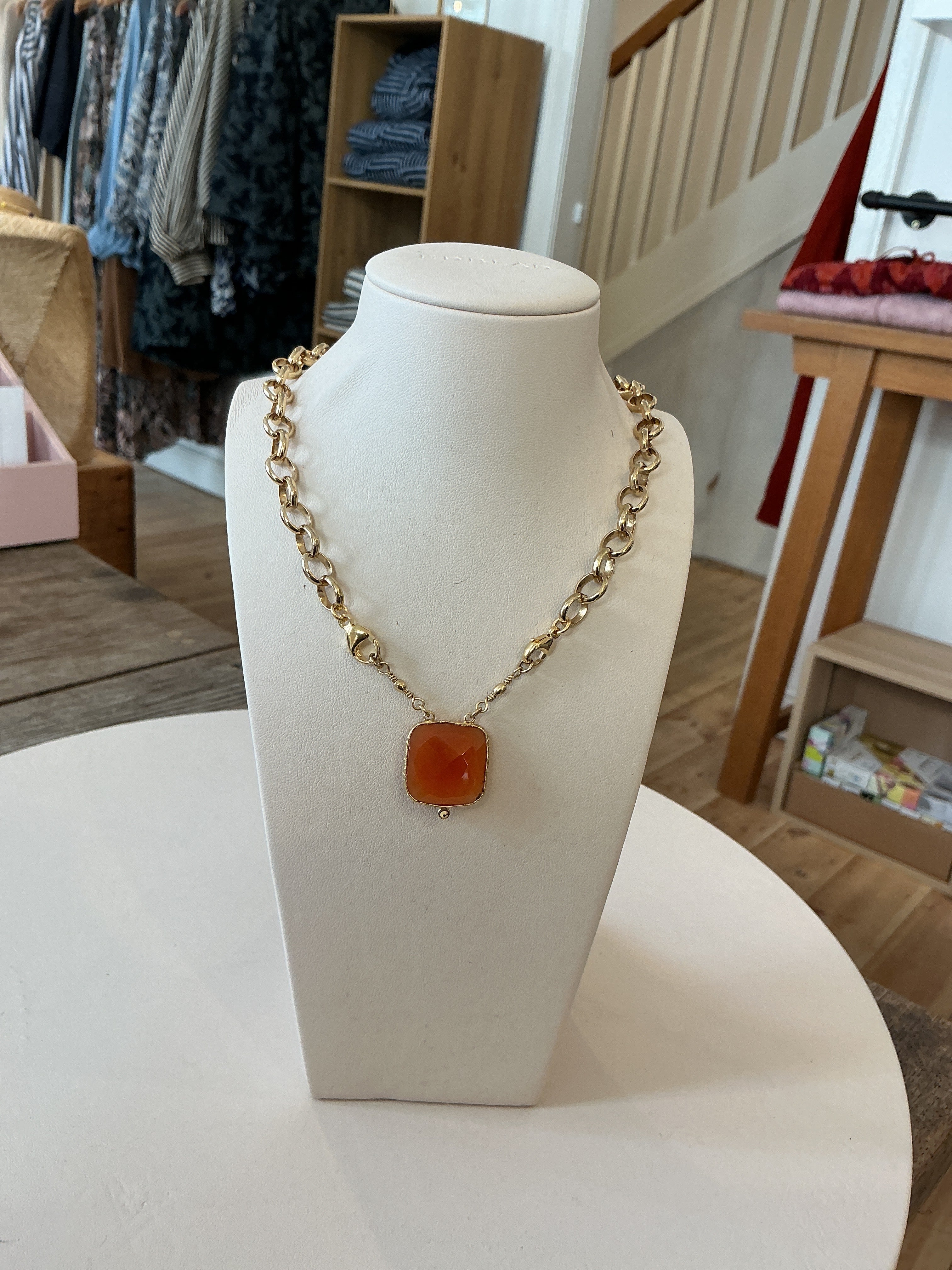 Collier Billy necklace with orange pendant
