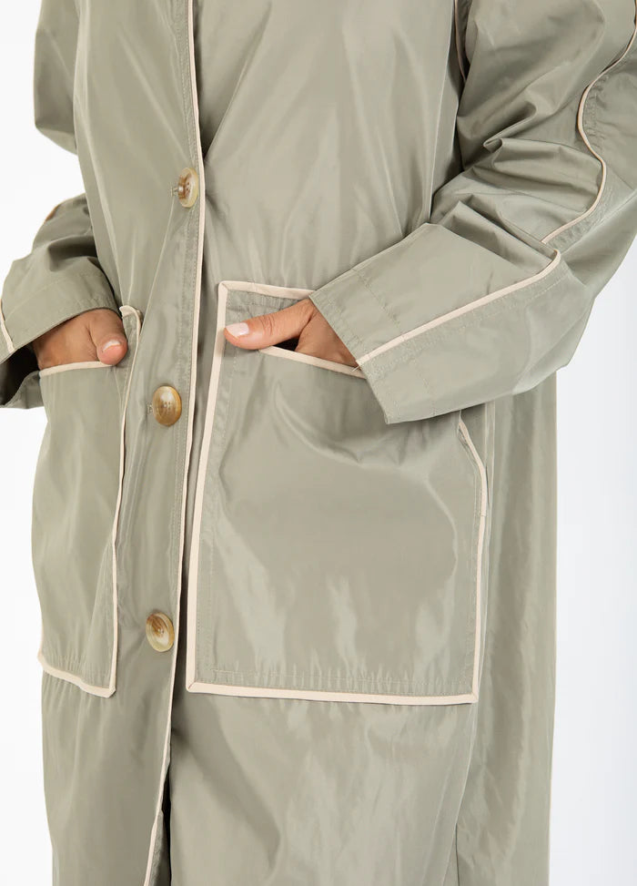 Binded Trenchcoat in Beige with Cream Piping