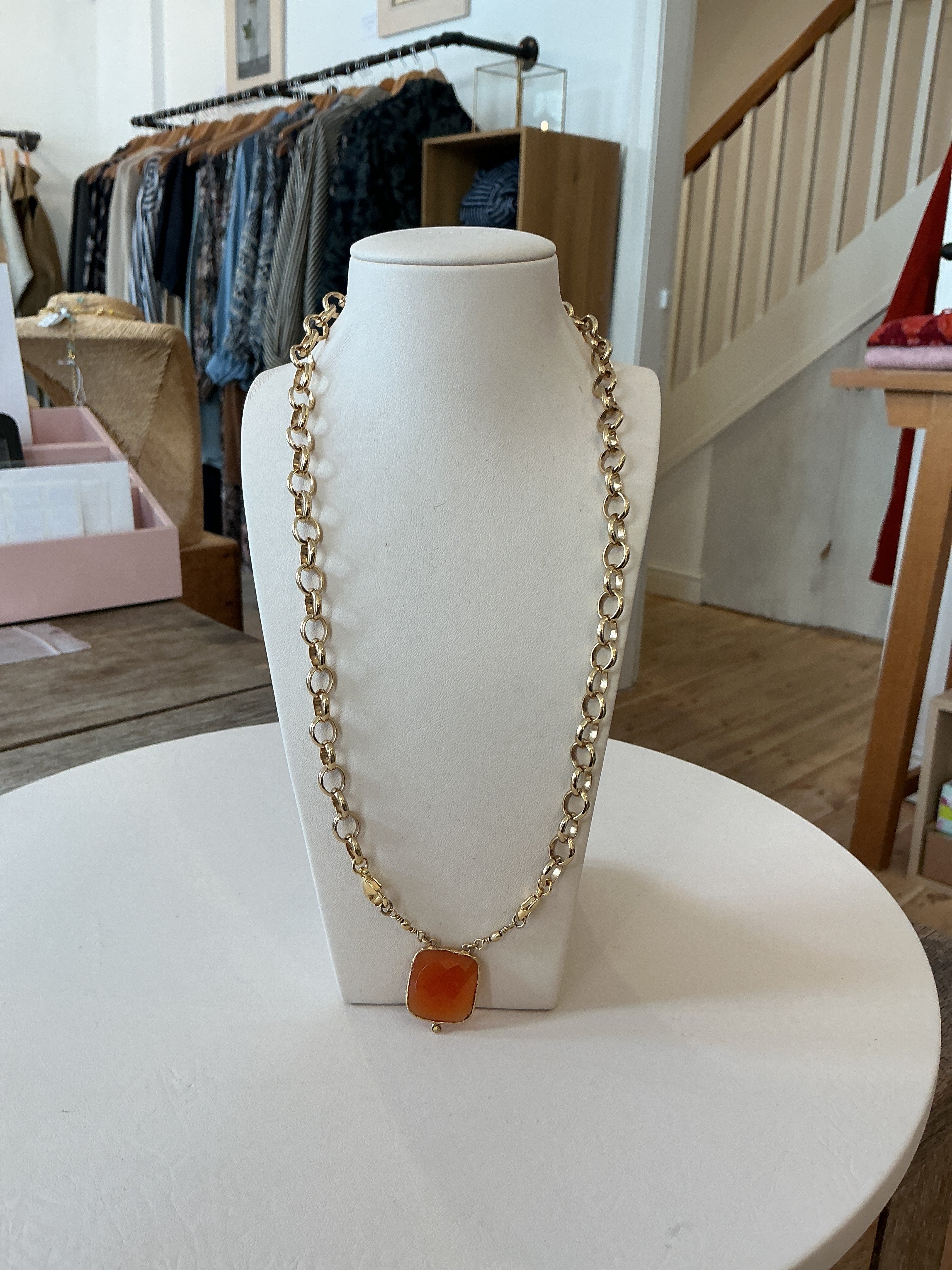 Collier Billy necklace with orange pendant