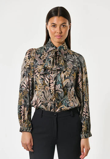KIKKIDea 100% Silk Blouse in Sencha black