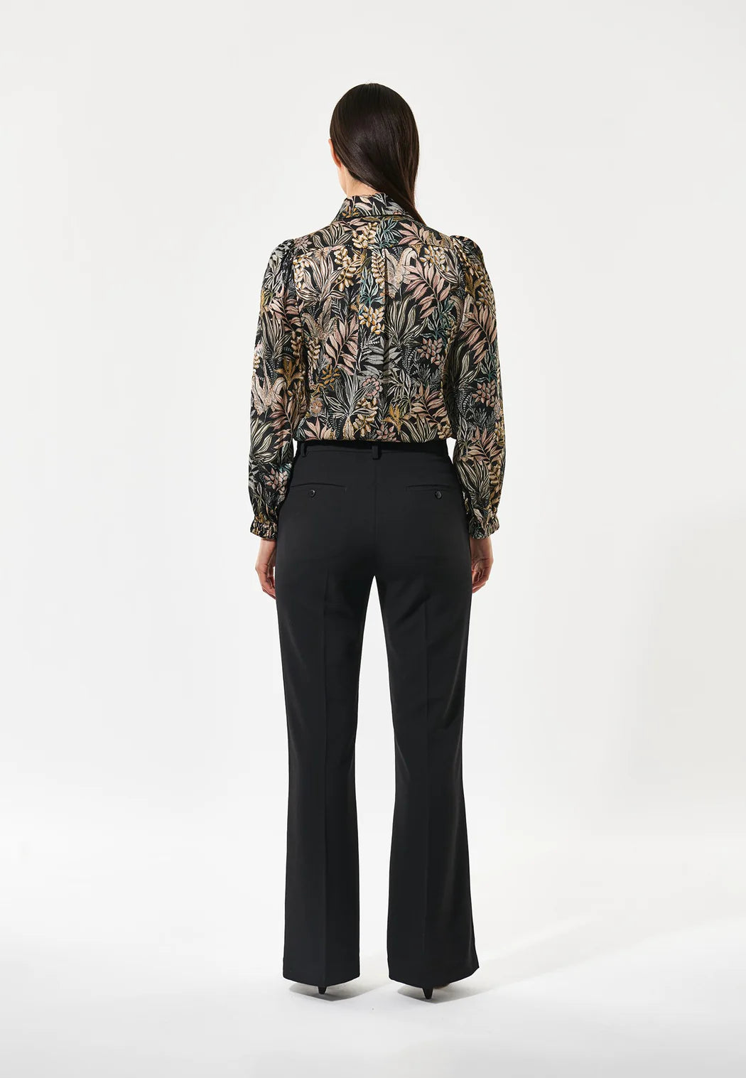 KIKKIDea 100% Silk Blouse in Sencha black