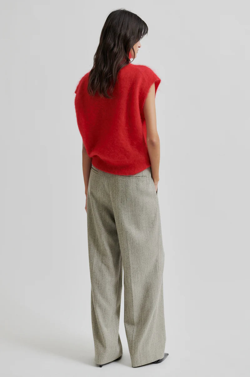 Anneleen Knit Vest in Goji Berry