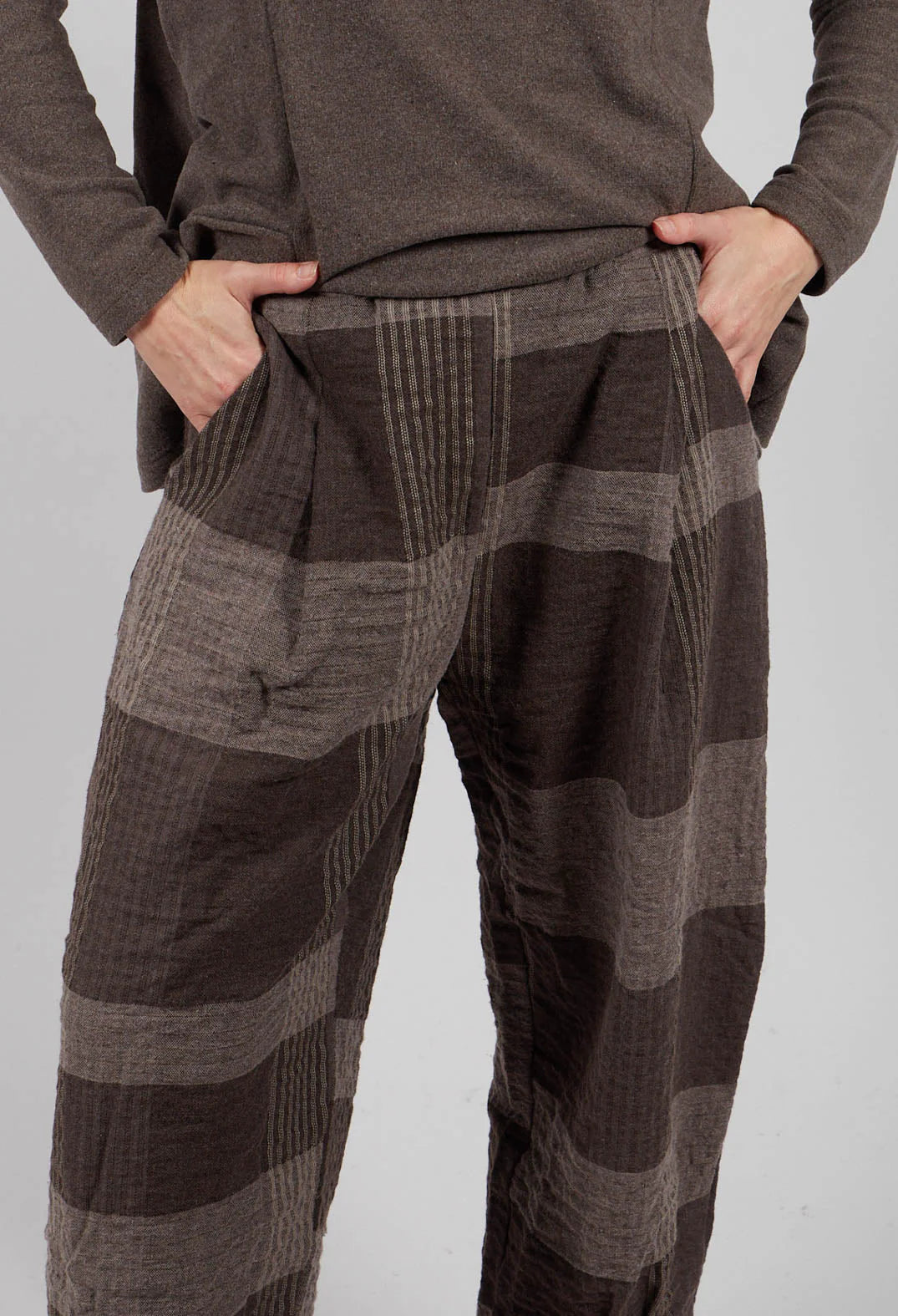 Bianco S 100% Cotton Dart Trousers in Pale/Dark Brown check