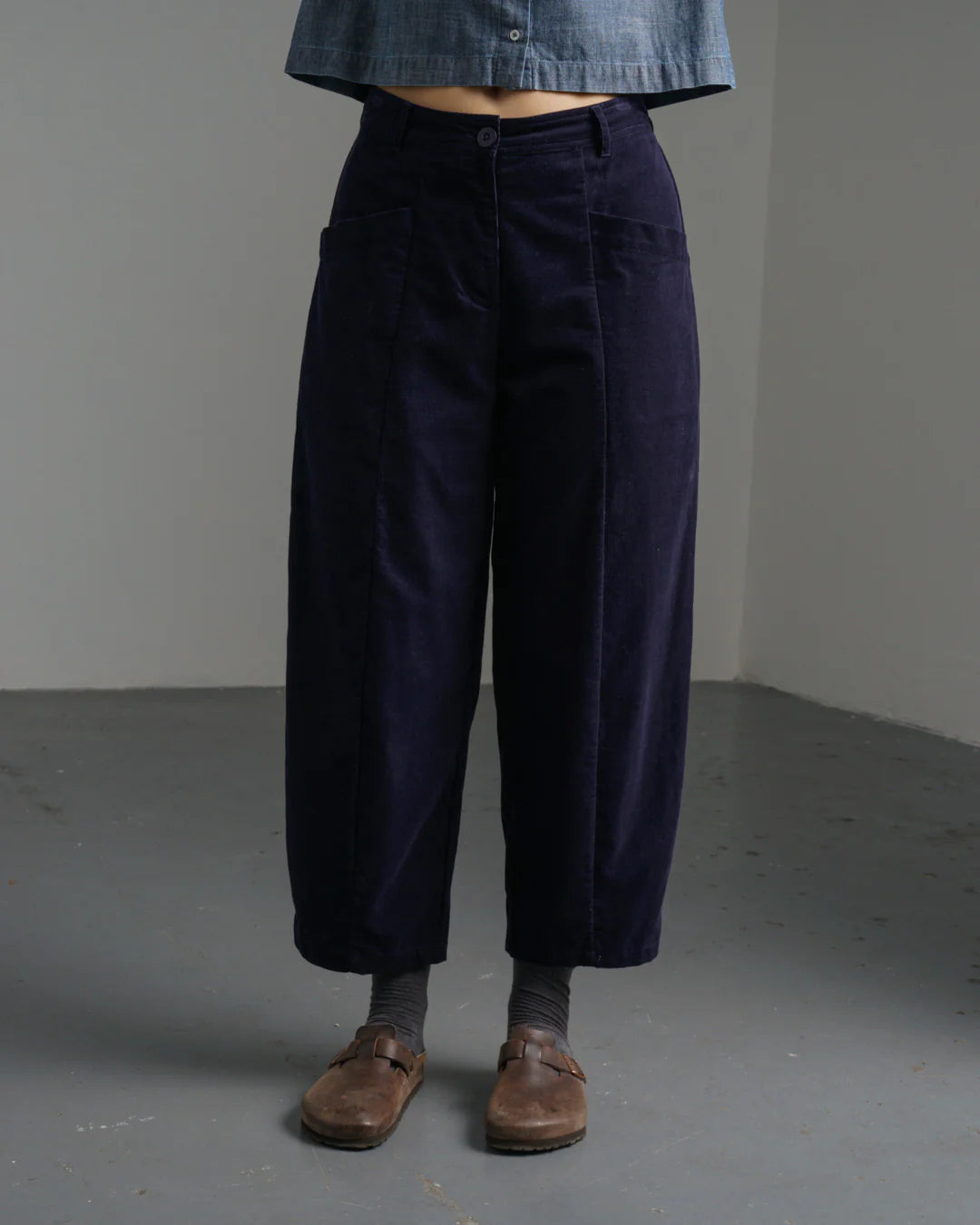 Lorren Barrel Leg Cord Trousers in Navy