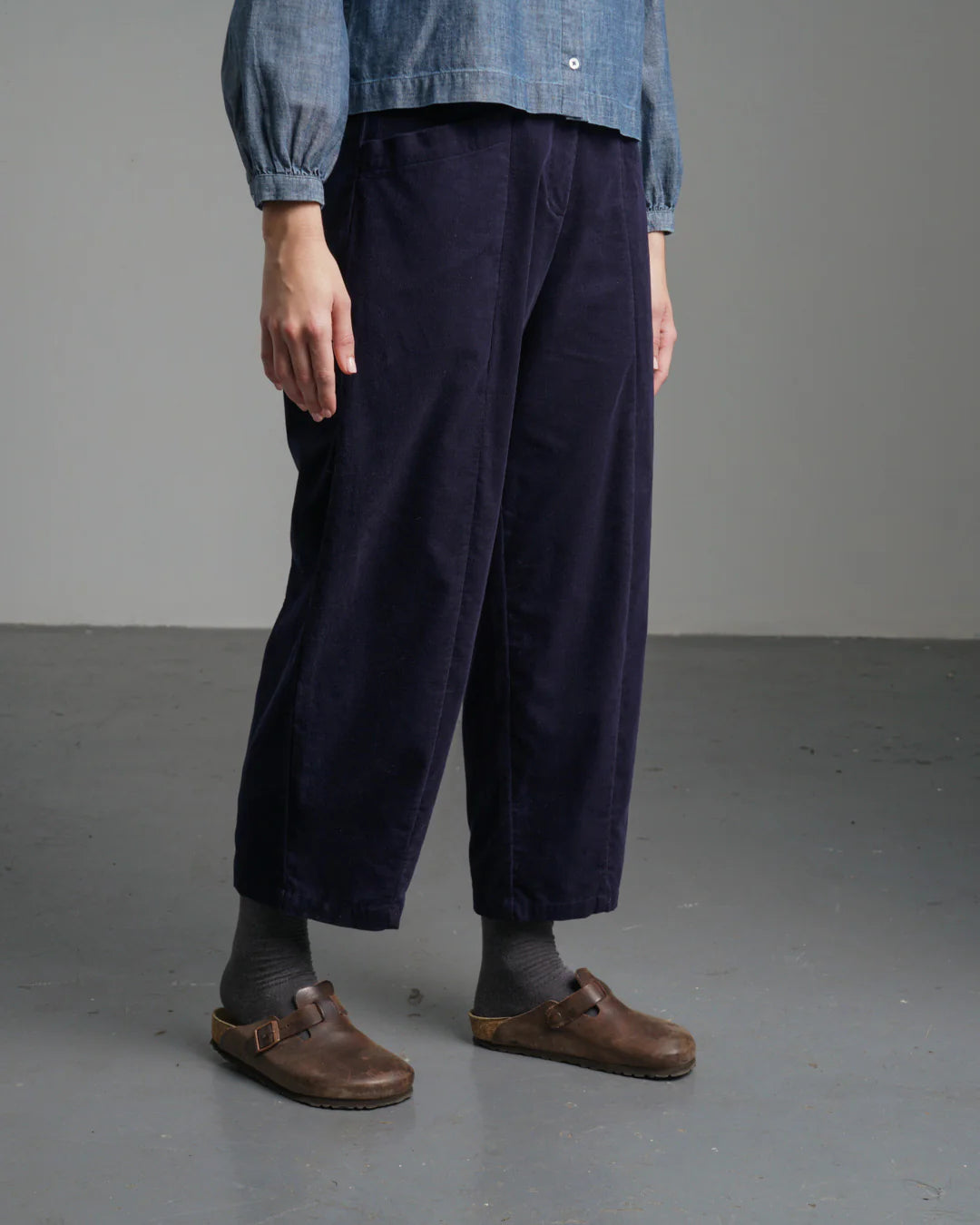 Lorren Barrel Leg Cord Trousers in Navy
