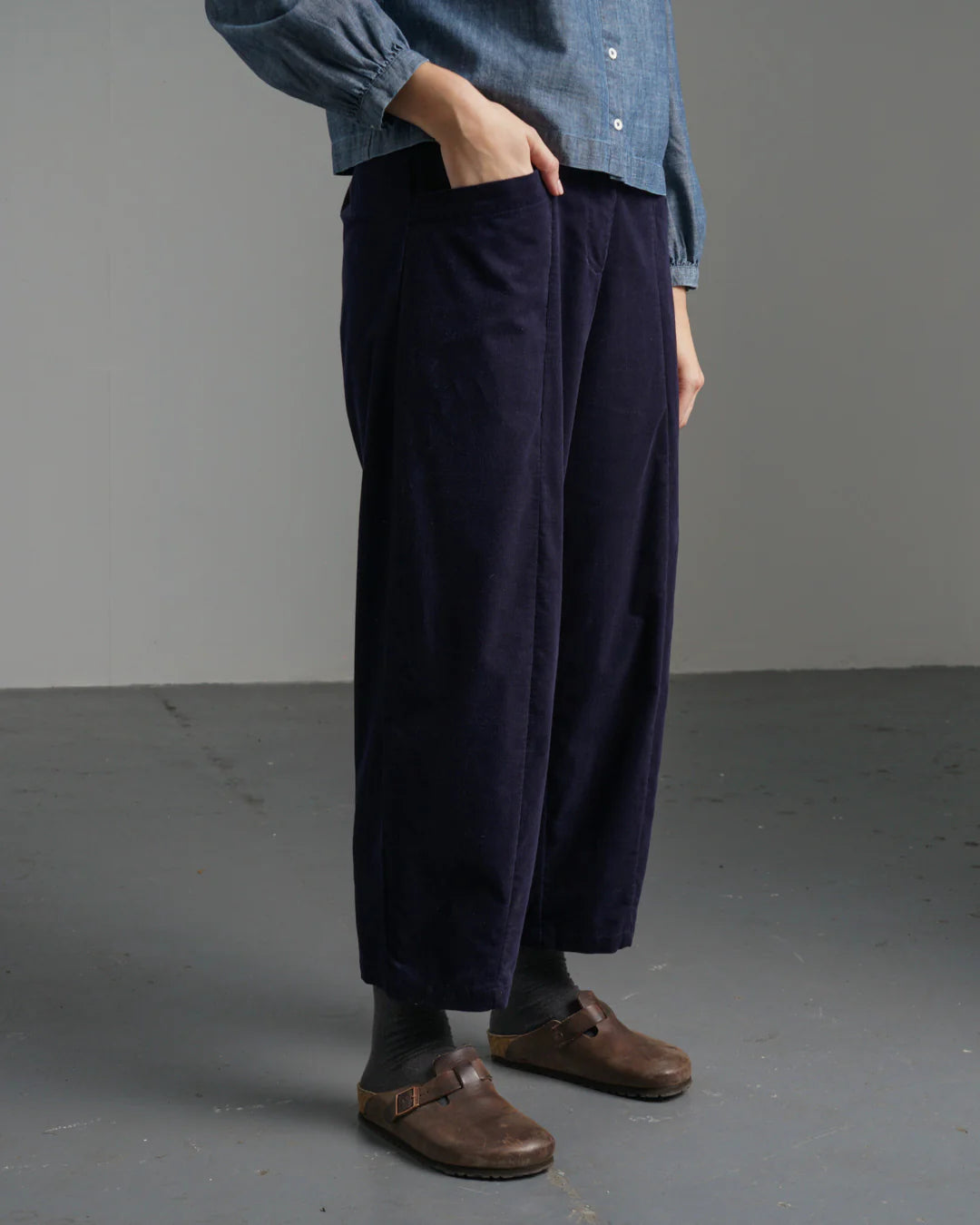 Lorren Barrel Leg Cord Trousers in Navy