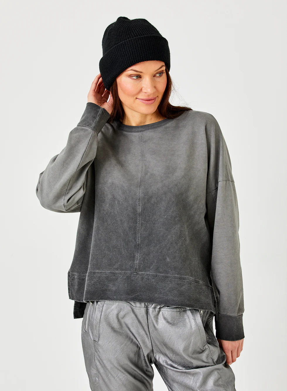 Jensen Distressed Sweatshirt with side splits in Anthracite Distressed