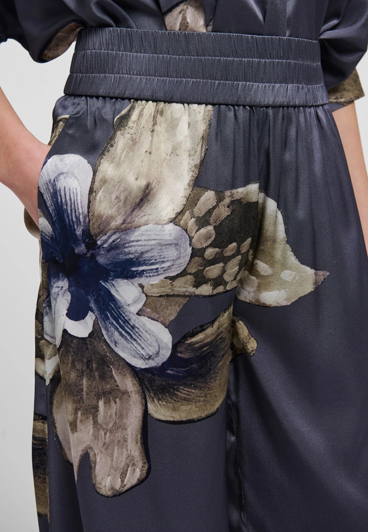 92% Silk Margo Wide Leg Trousers in Belladonna Steel