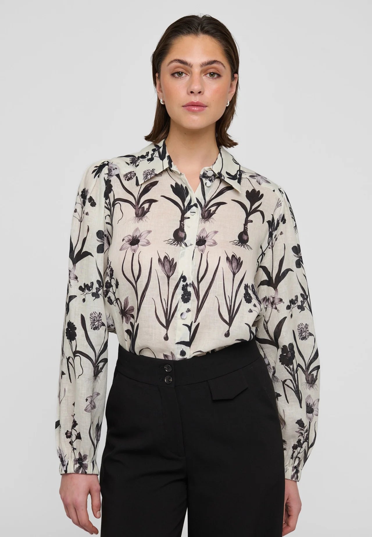 100% Linen Sioma Blouse in Flower Seeds