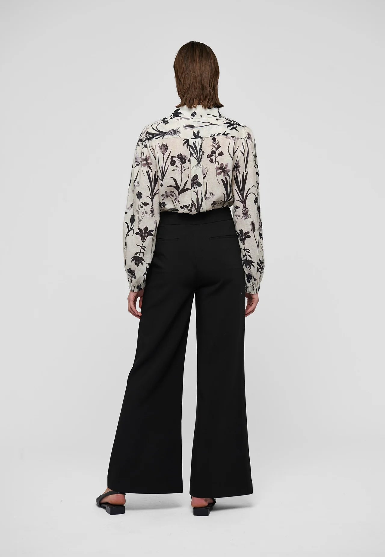 100% Linen Sioma Blouse in Flower Seeds