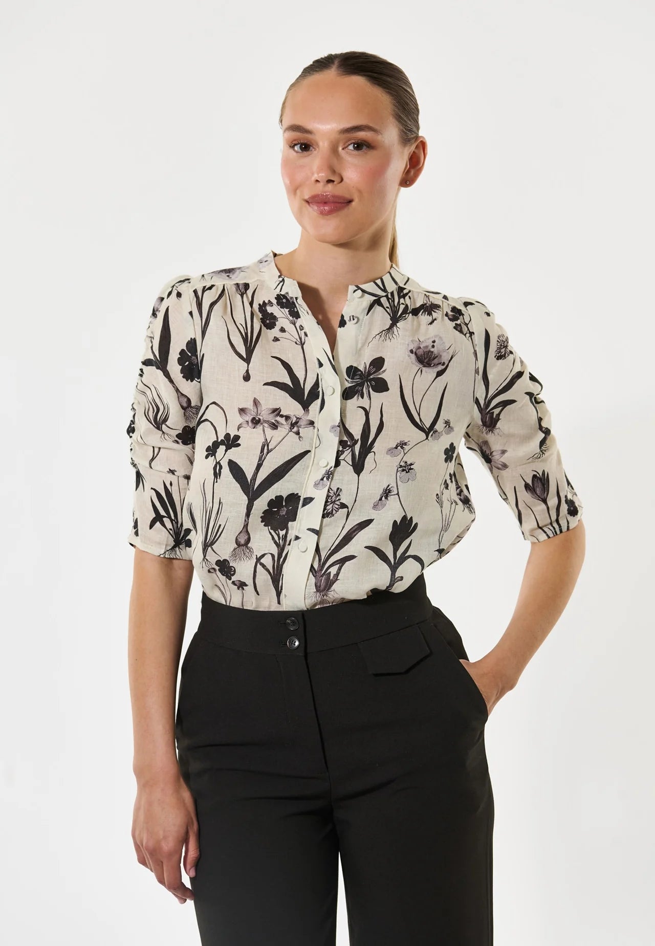 100% Linen Rafaela Blouse in Flower Seeds