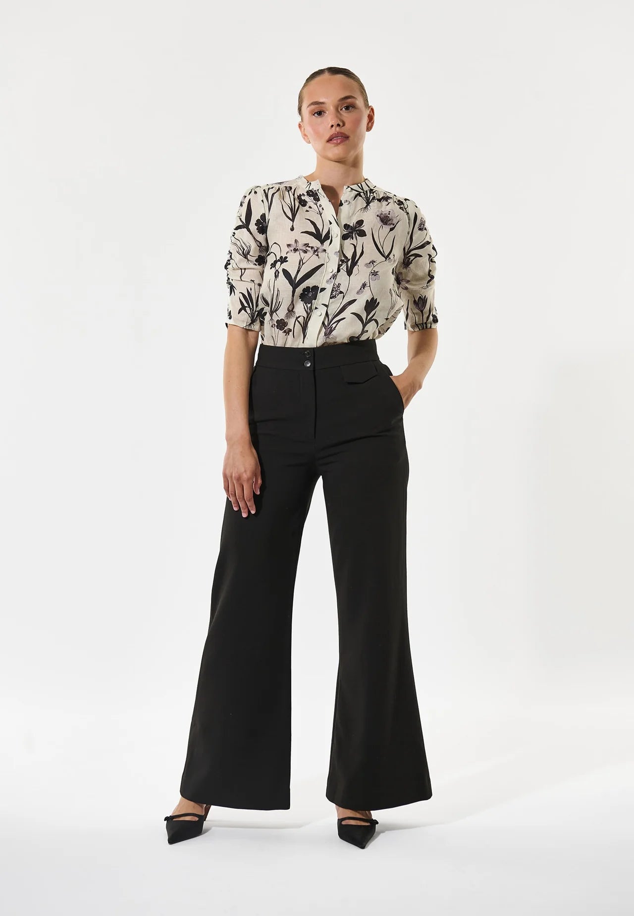 100% Linen Rafaela Blouse in Flower Seeds