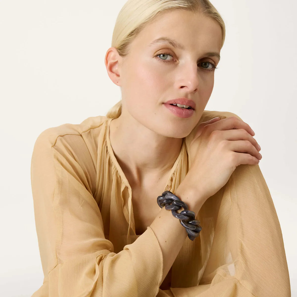 Great Chain Bracelet in Dark Blue Marble