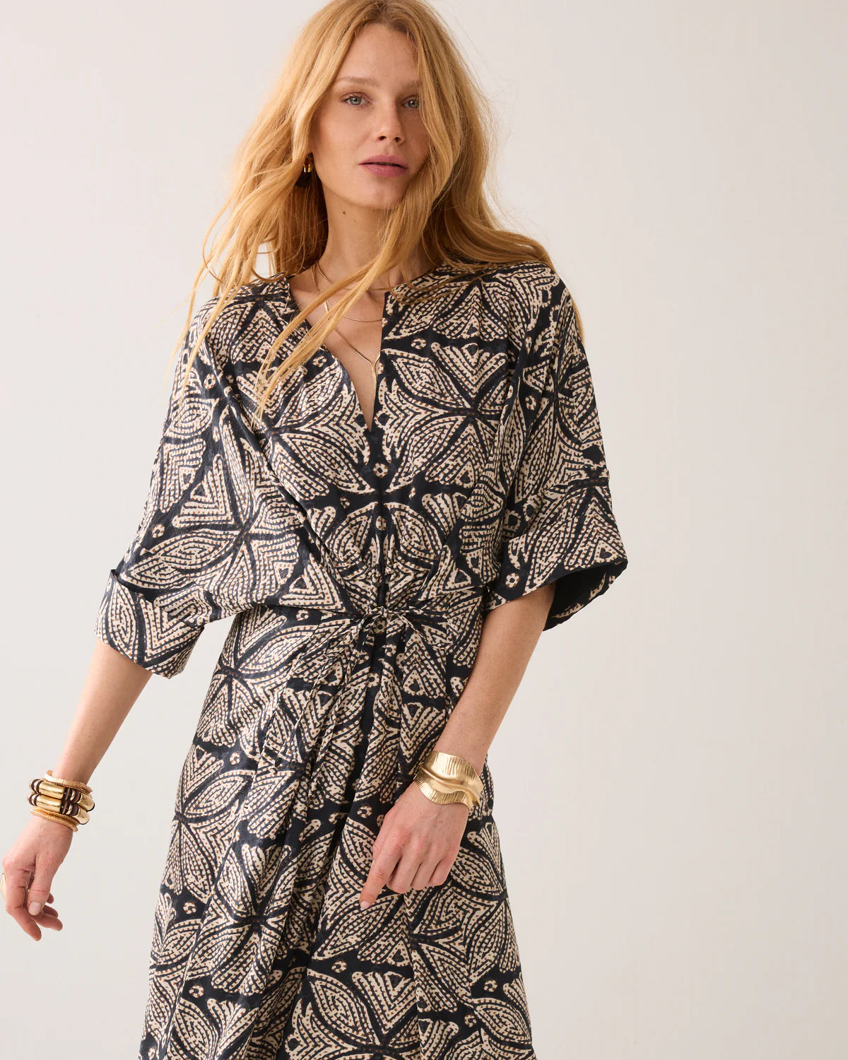100% Viscose Mid Length Dress with pockets in brown/black print