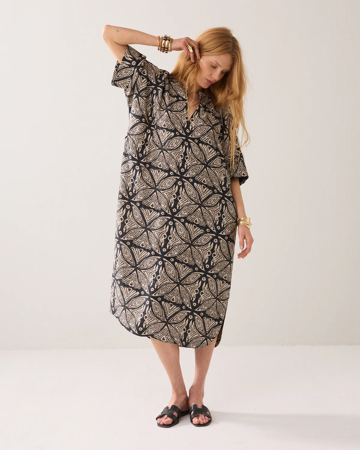 100% Viscose Mid Length Dress with pockets in brown/black print