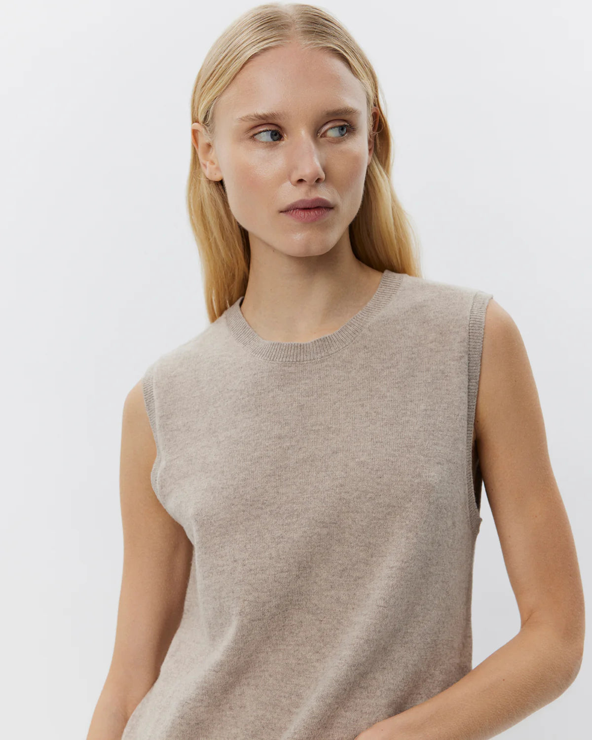 100% Merino Sleeveless Vest in Brown Melange