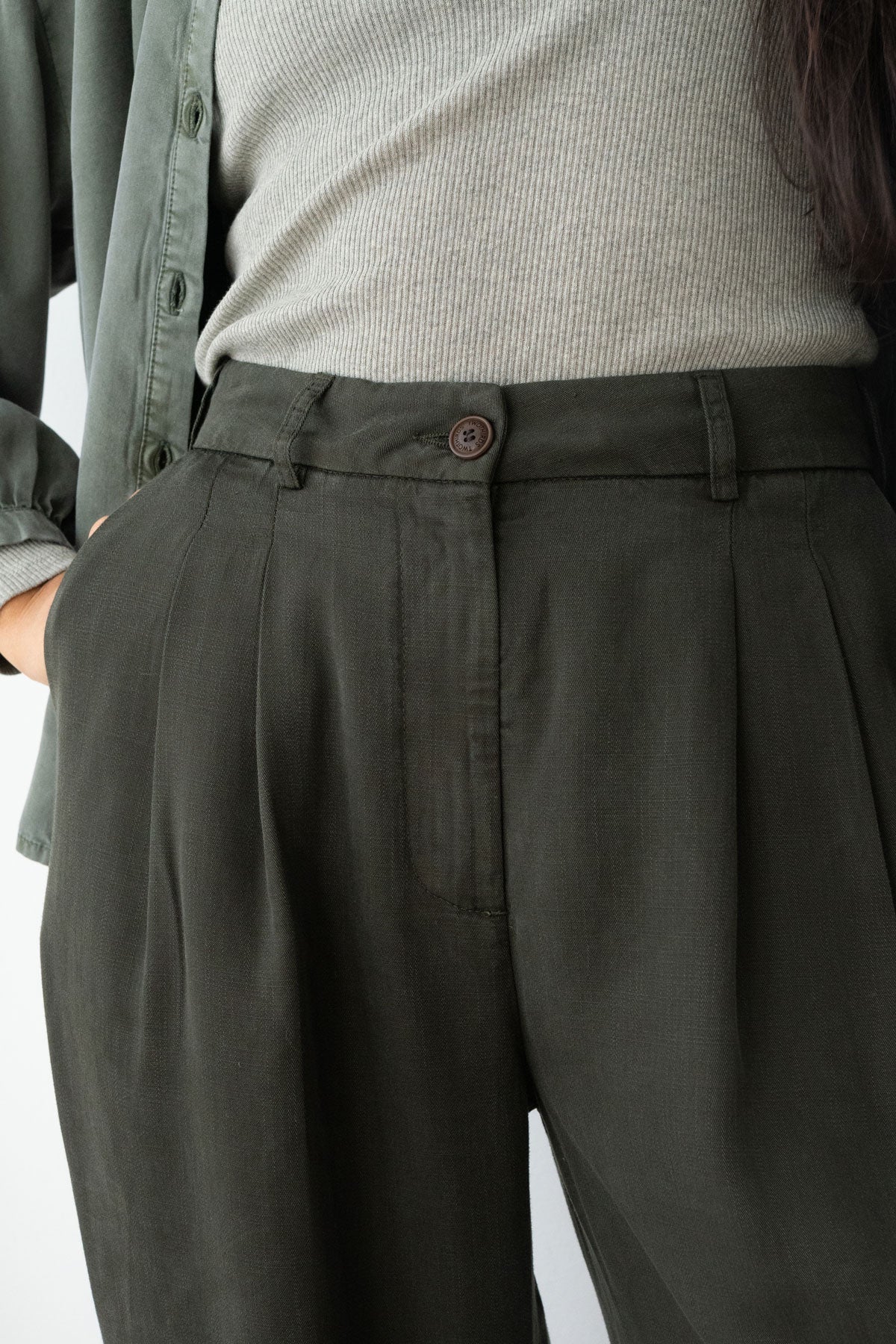 Mesquida Trousers in Dark Green