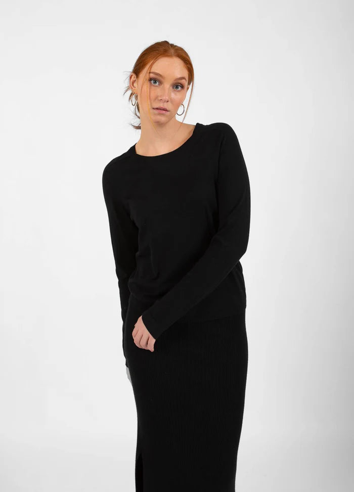 Long Sleeve T-Shirt in Black