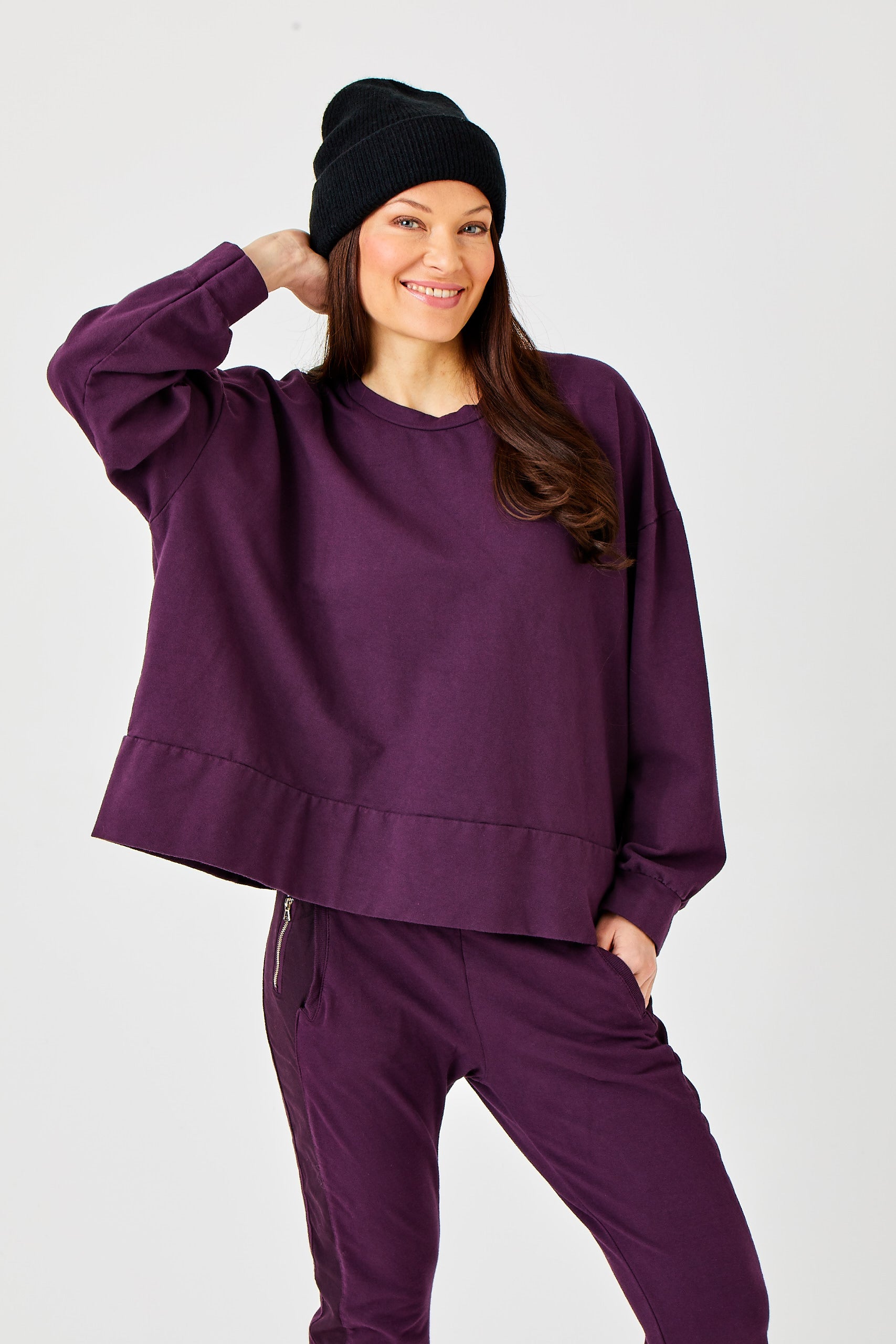 Marta Oversize Sweatshirt with Wide Hem in Aubergine