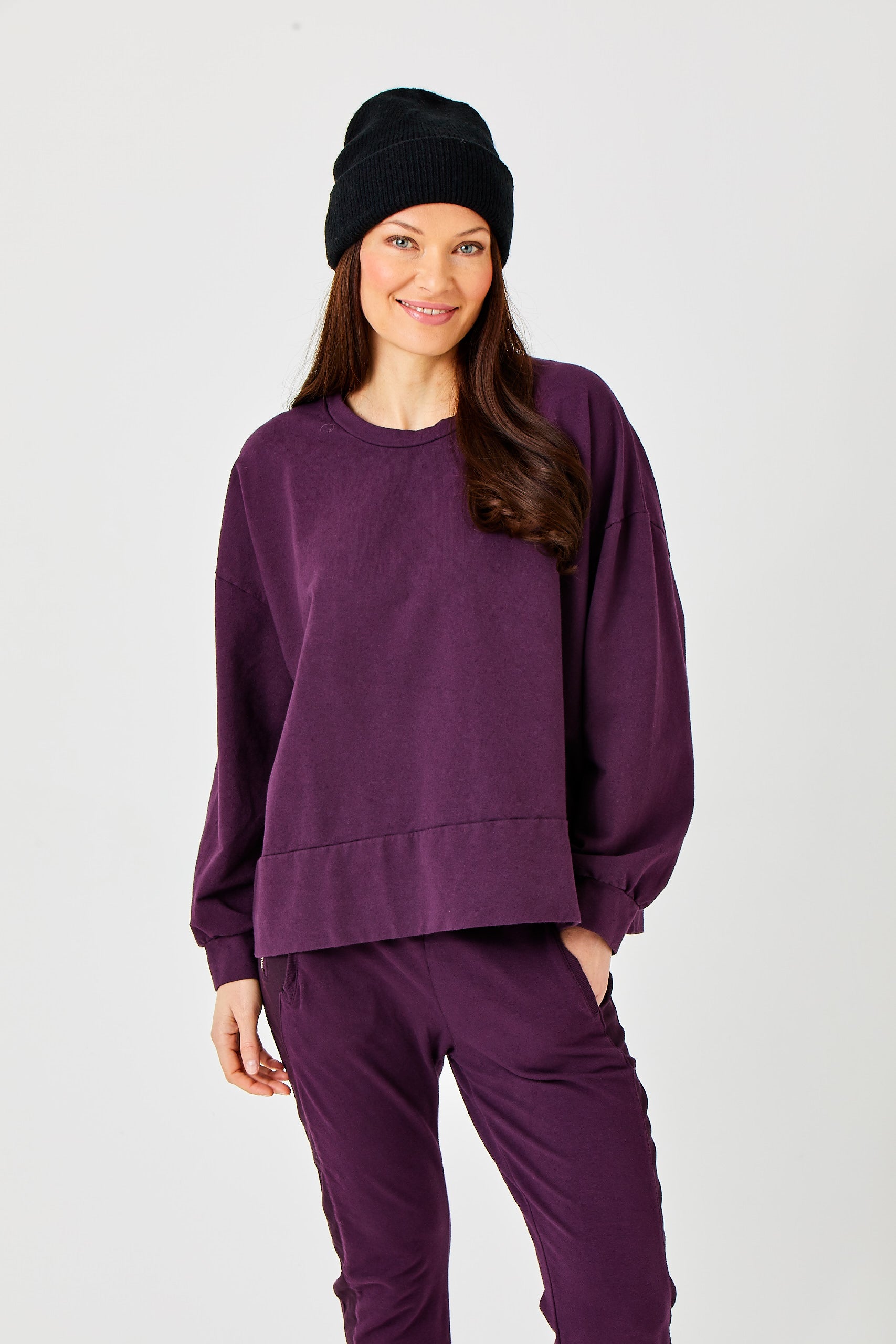 Marta Oversize Sweatshirt with Wide Hem in Aubergine