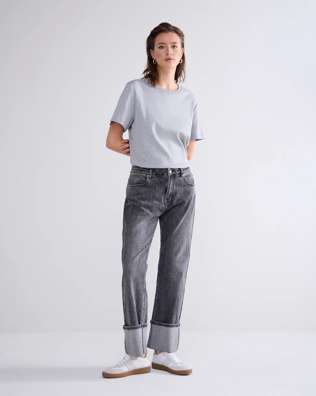 Charcoal 5 pocket jeans with straight legs