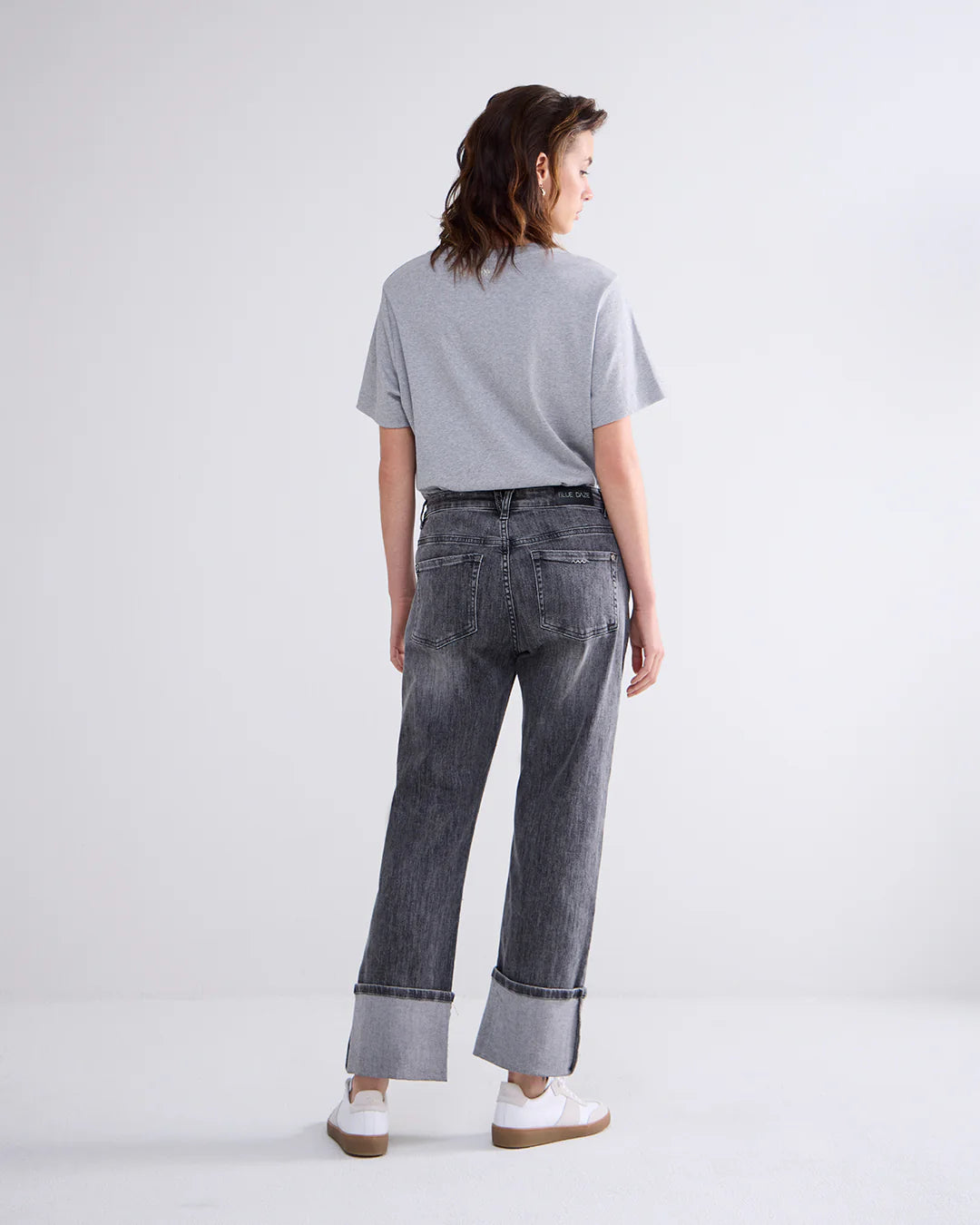 Charcoal 5 pocket jeans with straight legs