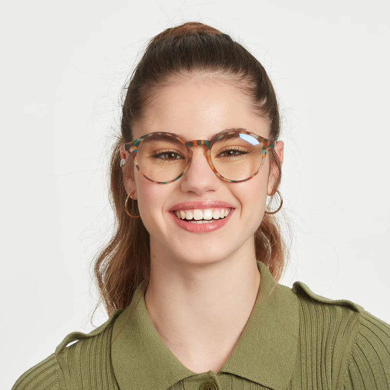 Le Marais Round Frame Reading Glasses in Light Tortoise